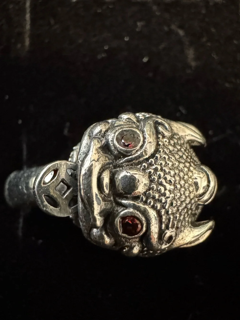 Sterling silver Chinese Foo Dog Ring - with ruby‎ eyes